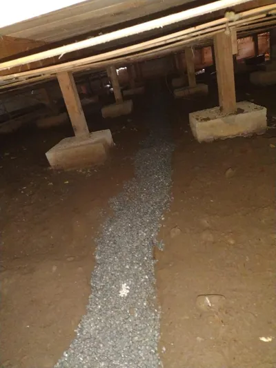 Gravel drainage bed in crawl space